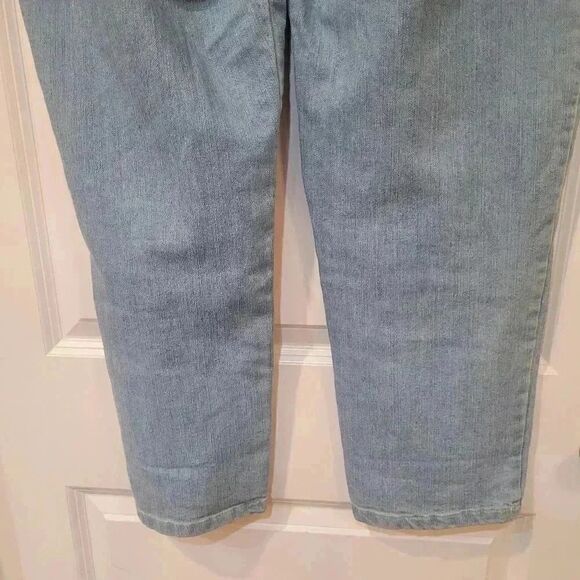 Gloria Vanderbilt Women's Amanda Light Wash Blue Cotton/Spandex Denim Jeans EUC - Picture 9 of 9